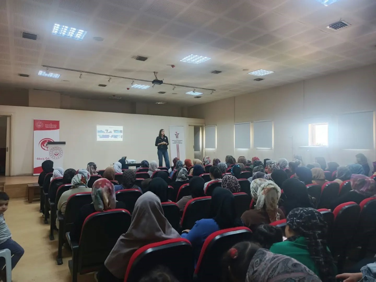 Aydın Nazilli'de kadınlara normal doğum, anne sütü ve mahremiyet eğitimi verildi