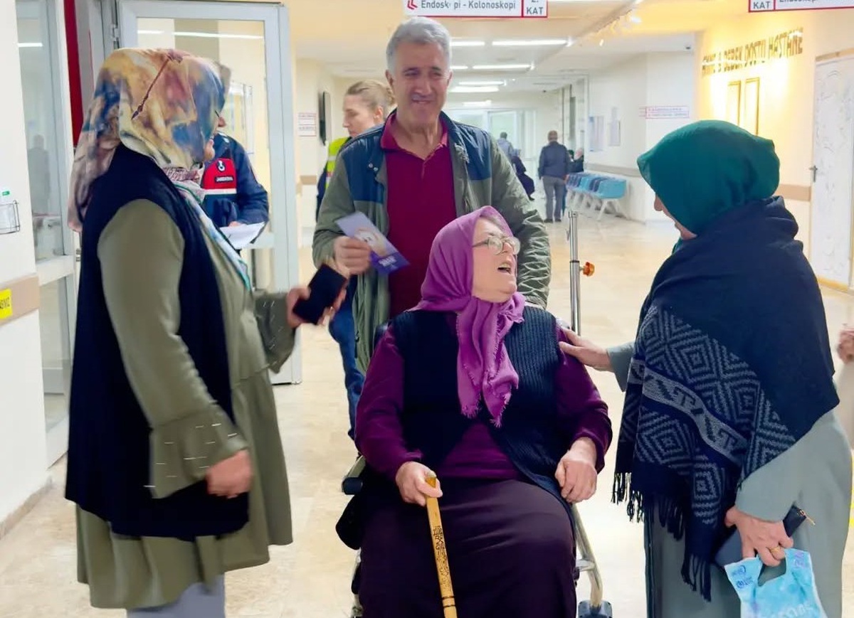Bayburt Devlet Hastanesinde Dünya Yaşlılar Günü'nde sağlık bilgilendirmesi yapıldı