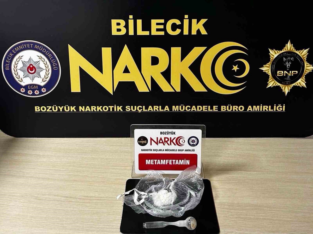 Bilecik Bozüyük'te operasyonda metamfetamin ele geçirildi, 3 şüpheli yakalandı