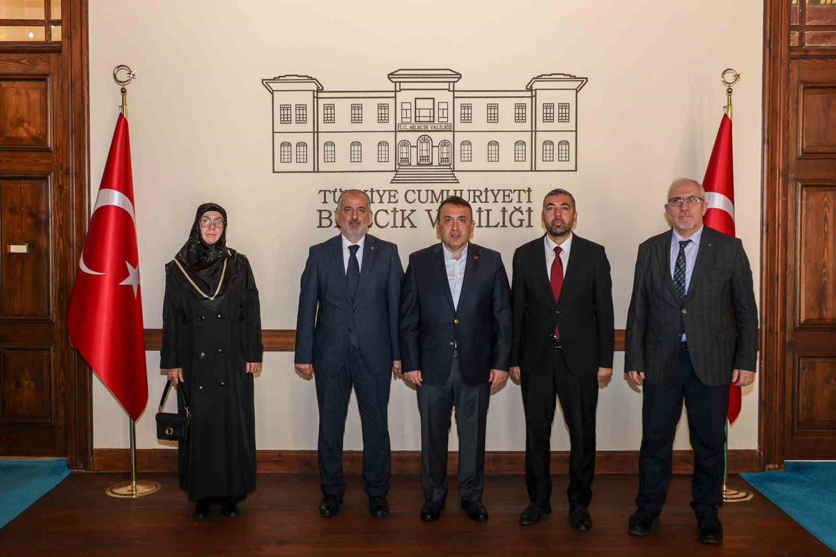 Bilecik Valisi Sözer, Camiler ve Din Görevlileri Haftası'nda görevlilerle buluştu