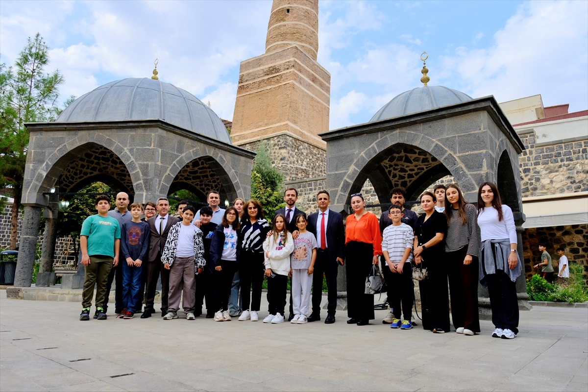 Bizim Gök Kubbemiz Projesi kapsamında öğrenci ve eğitimciler Cizre'yi gezdi