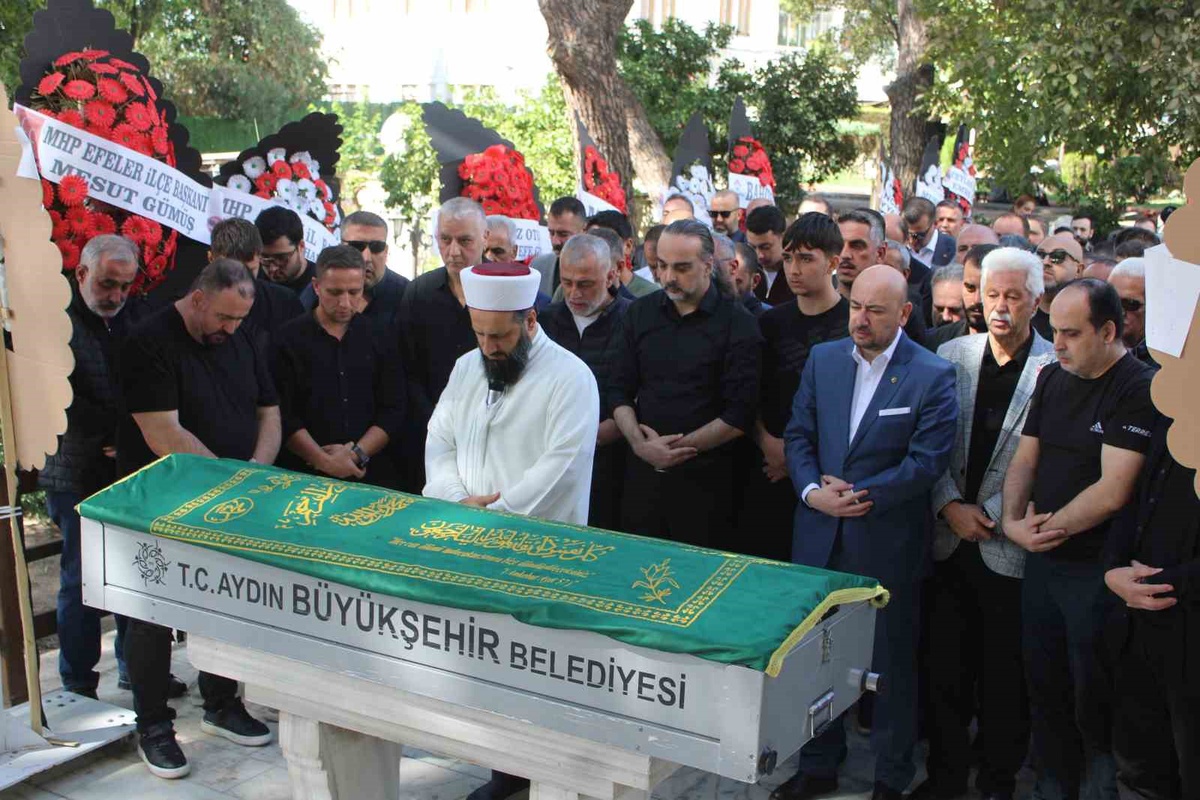 Bülent Tezcan'ın yaralanması olayıyla gündeme gelen Sargın, Aydın'da toprağa verildi