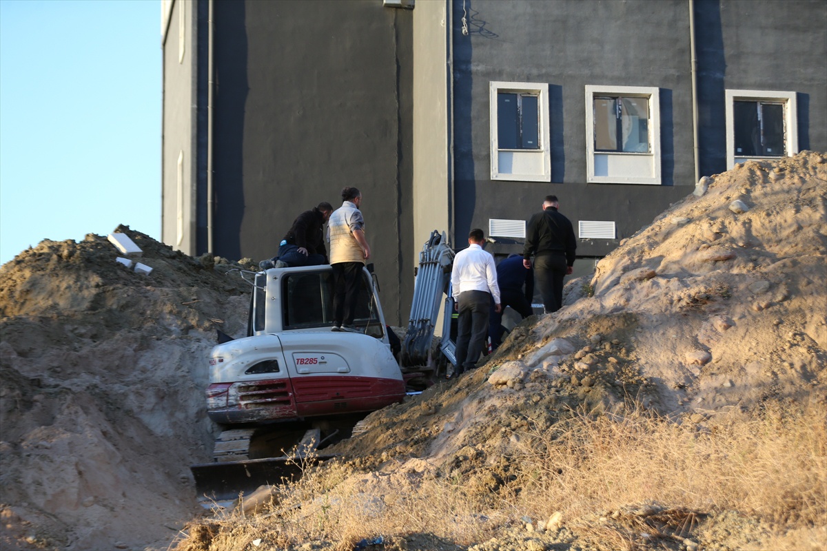 Çanakkale'de ÇOMÜ kampüsündeki toprak kaymasında 2 işçi tedavi altına alındı