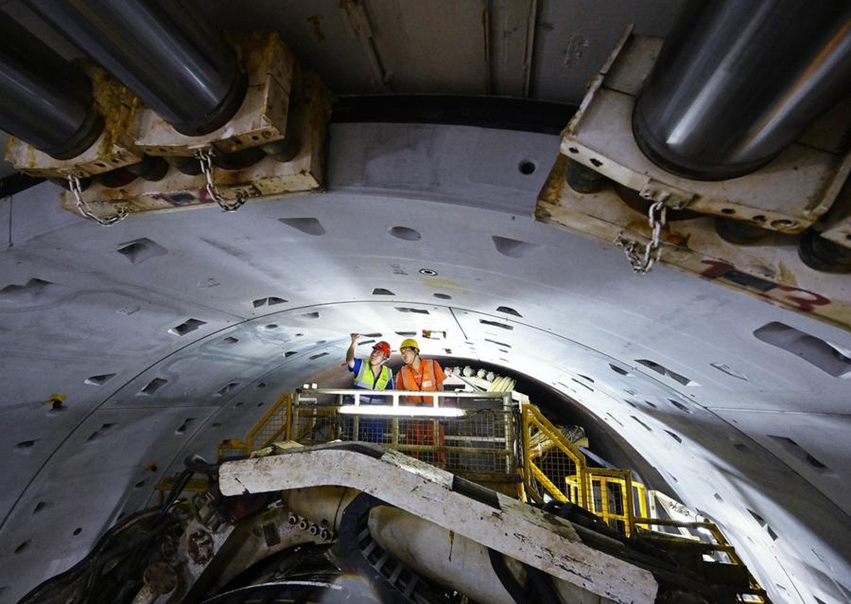 Çin'in en uzun deniz altı otoyol tünelinde kazı 105 metre derine ulaşarak tamamlandı