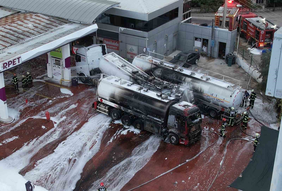Denizli Pamukkale'de tanker yangını söndürüldü, 3 tankerde hasar oluştu