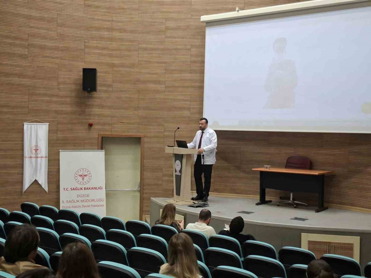 Düzce'de 130. DHY kapsamındaki pratisyen hekimlere acil tıp eğitimi verildi