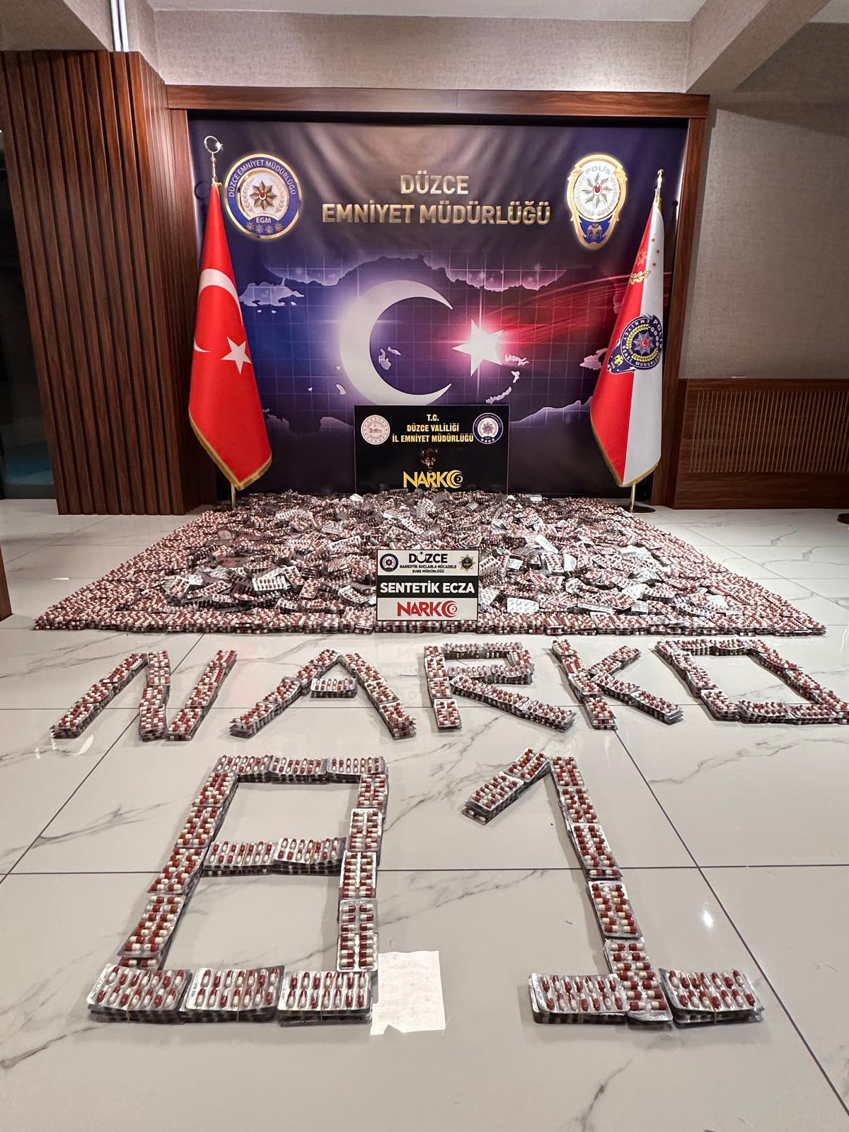 Düzce'de iki otobüste 22 milyon TL'lik uyuşturucuya el konuldu, 2 şüpheli tutuklandı