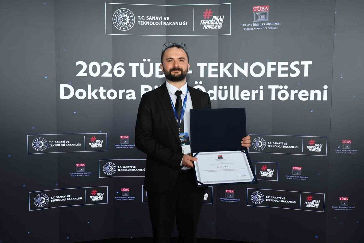 Düzce Üniversitesi'nden Dr. Hasan Kara, TEKNOFEST Doktora Bilim Ödülü'nde üçüncü oldu