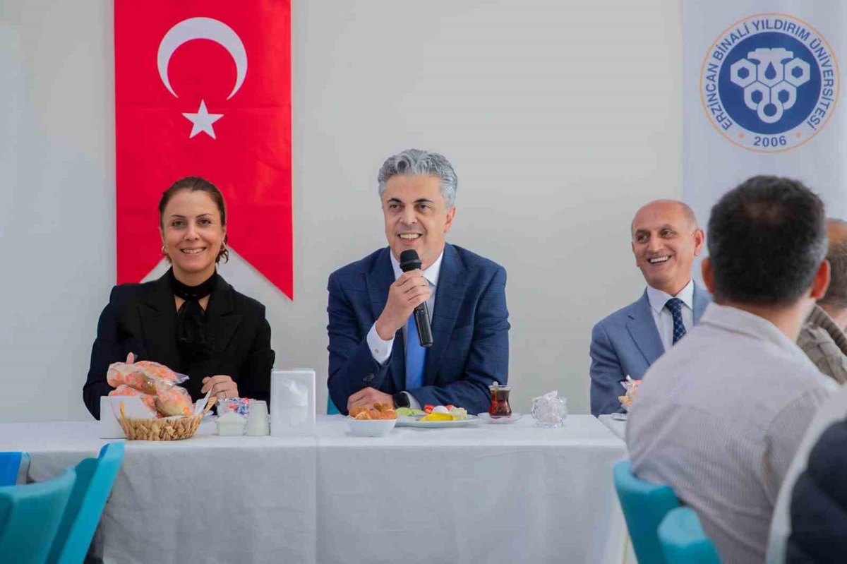 Erzincan Binali Yıldırım Üniversitesi Rektörü, işçi personelin önerilerini dinledi