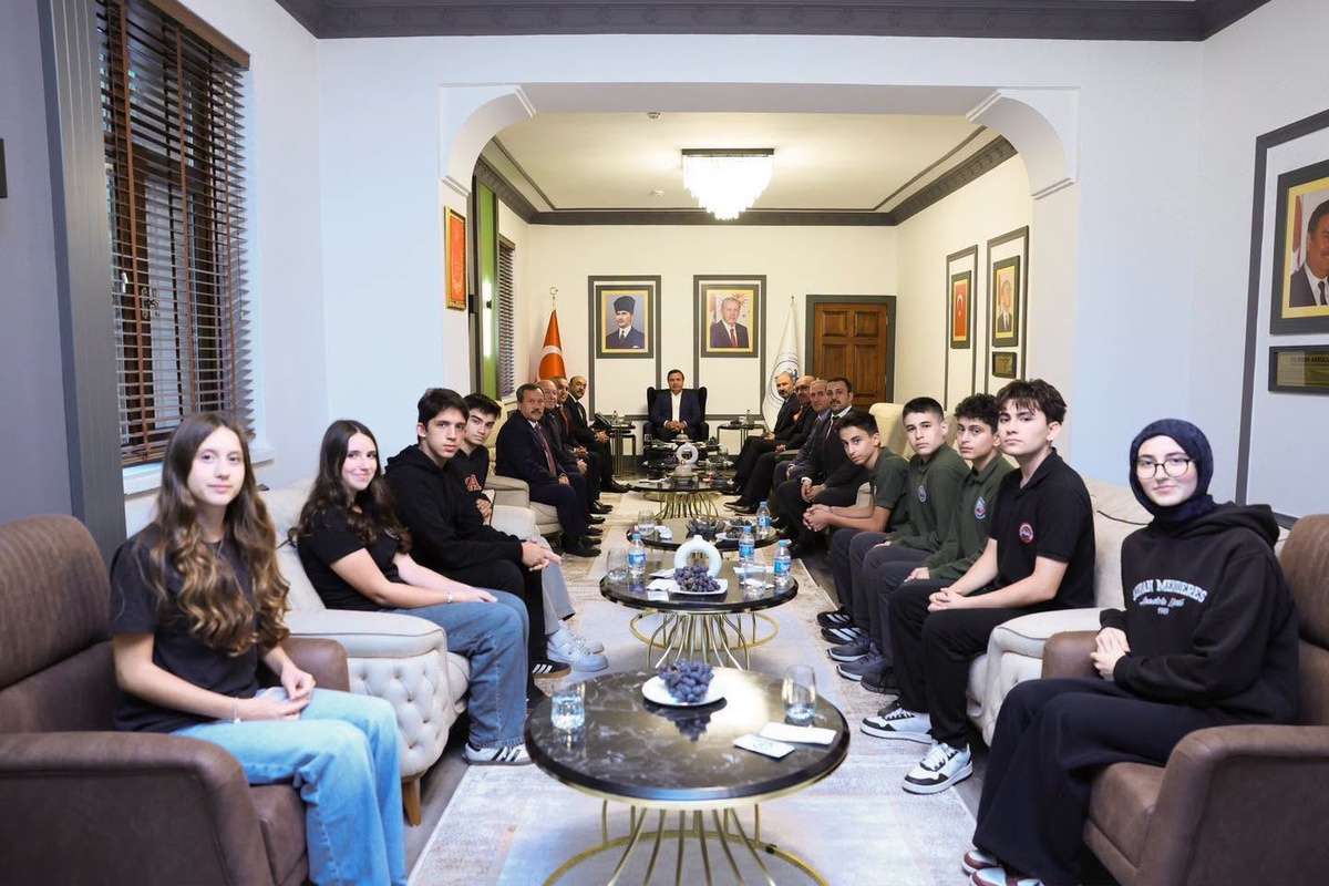 Erzincan Valisi Aydoğdu, Bizim Gök Kubbemiz öğrencilerini ağırladı