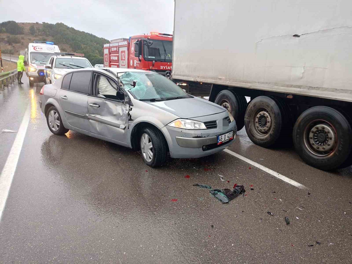 Erzurum Aşkale'de tır, kamyon ve 2 otomobilin karıştığı kazada can kaybı yaşanmadı