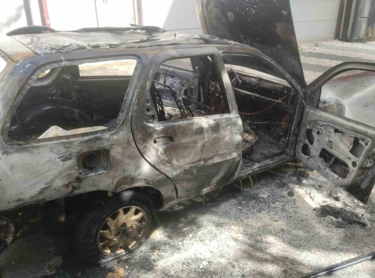 Eskişehir Tepebaşı'nda otomobil yangında hasar gördü, kundaklama iddiası inceleniyor