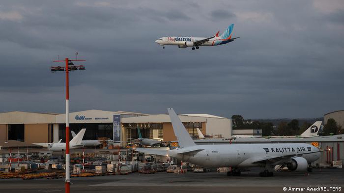 FlyDubai uçuşunda kaptana saldırdığı belirtilen yardımcı pilot Umman'da yasaklı çıktı