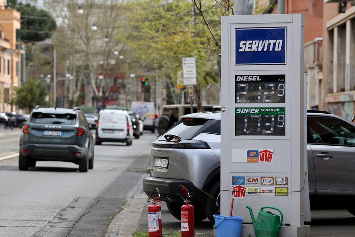 G7, dört ayda rezervlerinden 100 milyon varile kadar dizel ve petrol ürünü salacak