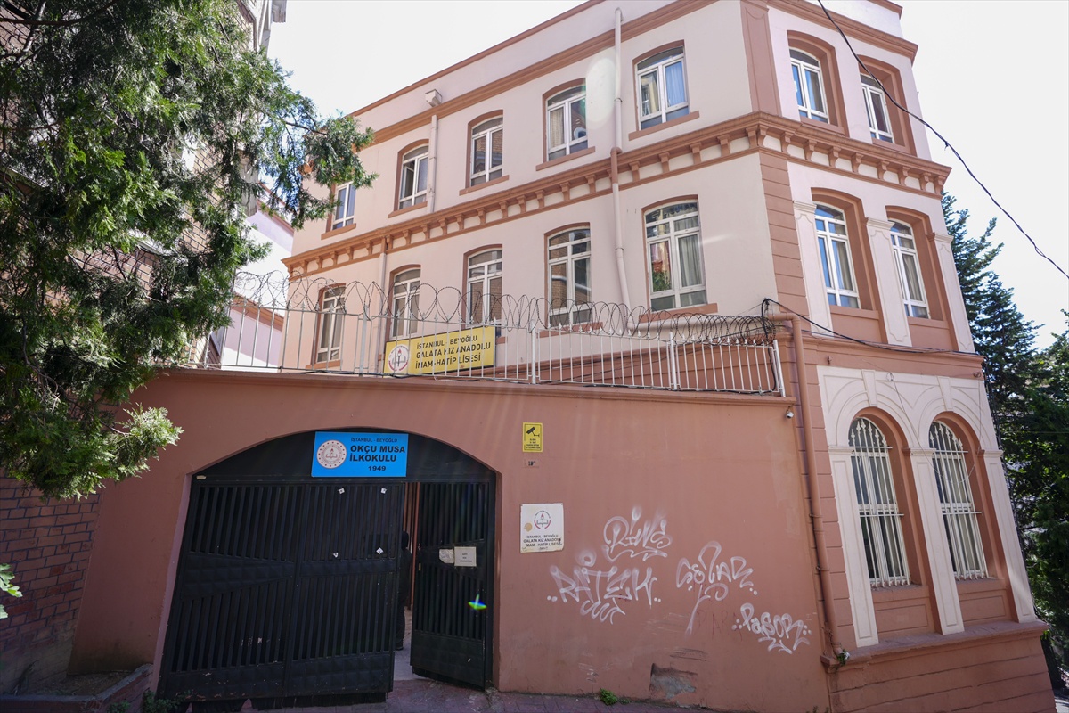 Galata'da Okçu Musa İlkokulu karakol ve hapishaneden eğitime uzanan yapısıyla yaşıyor