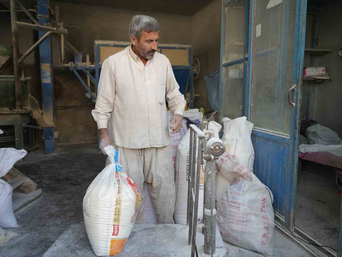 Gaziantep Oğuzeli'nde 47 yıllık değirmenci, değirmenciliğin biteceğinden korkuyor