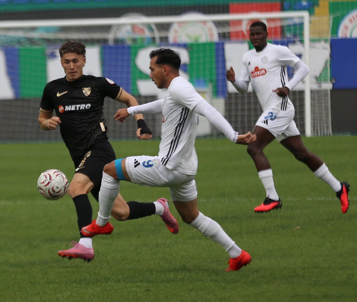 Hazırlık maçında Çaykur Rizespor, Boluspor'u Olawoyin'in iki golüyle 3-0 yendi.