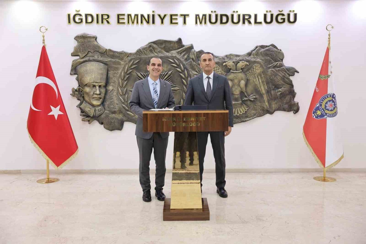 Iğdır Valisi Taşolar, yeni İl Emniyet Müdürü Erarslan Er'e iadeiziyarette bulundu