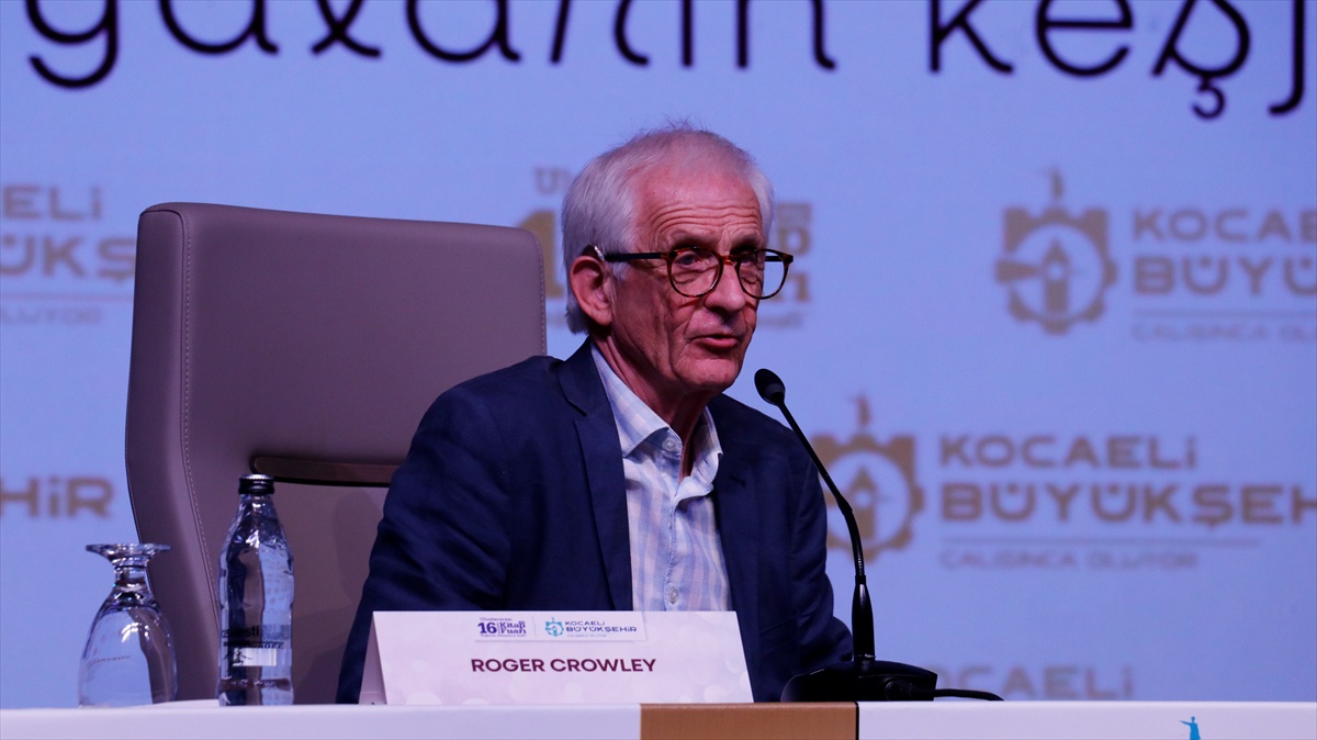 İngiliz tarihçi Roger Crowley, 16. Kocaeli Kitap Fuarı'nı çok dinamik buldu
