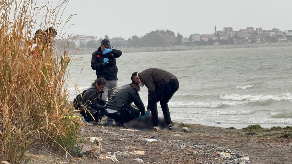 Isparta Eğirdir'de göl kenarında kimliği belirlenemeyen erkek cesedi bulundu