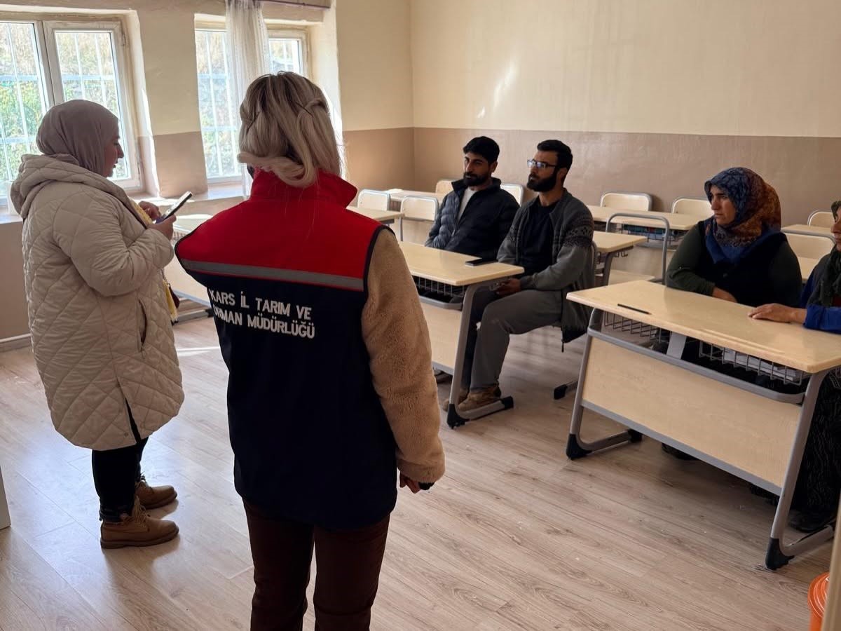 Kars Tarım ve Orman Müdürlüğü üreticilerle tarım ve hayvancılığı sahada ele alıyor