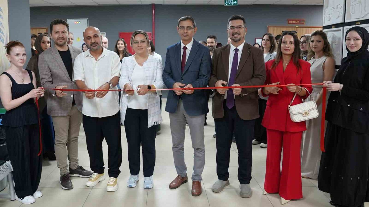 KBÜ Endüstriyel Tasarım Bölümü öğrencilerinin projeleri sergide beğeniye sunuldu