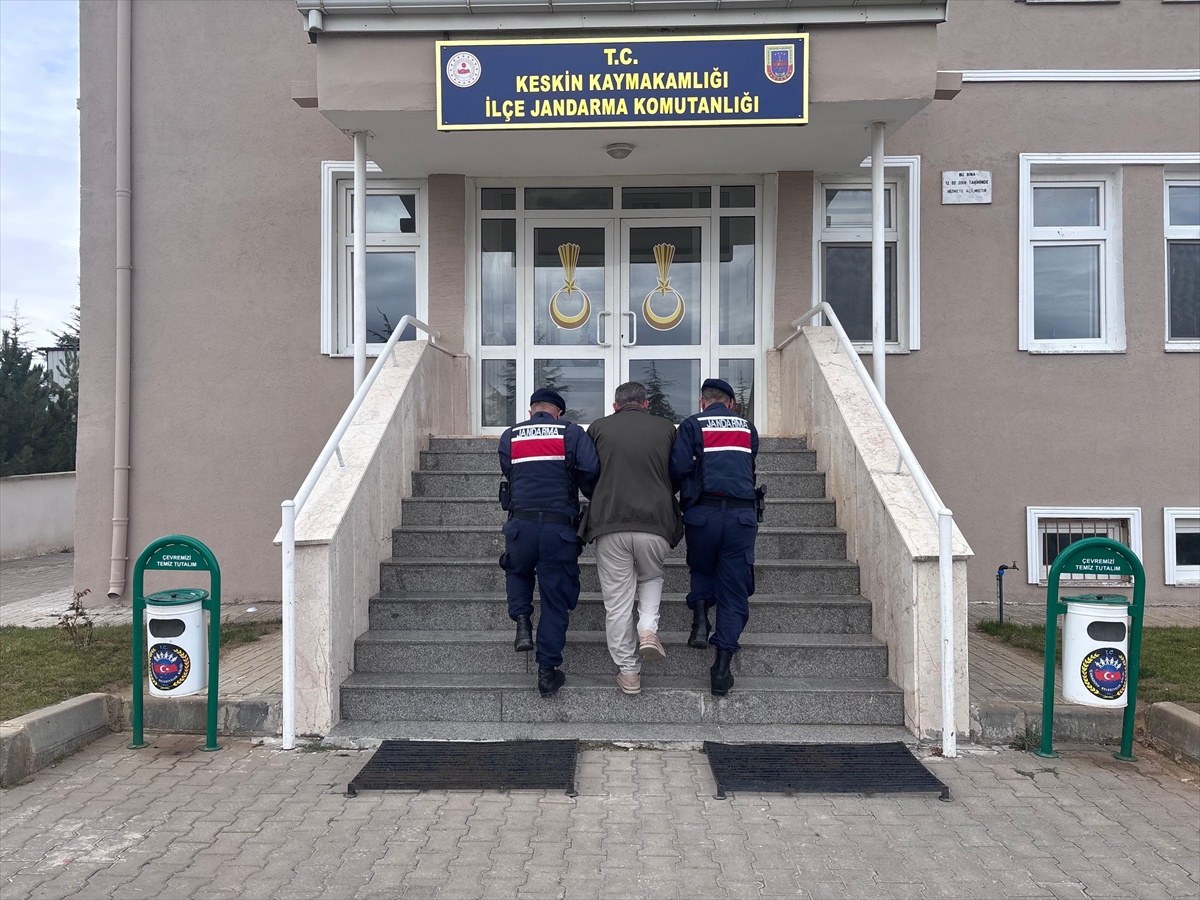 Kırıkkale'de haklarında kesinleşmiş hapis cezası bulunan 2 firari hükümlü yakalandı