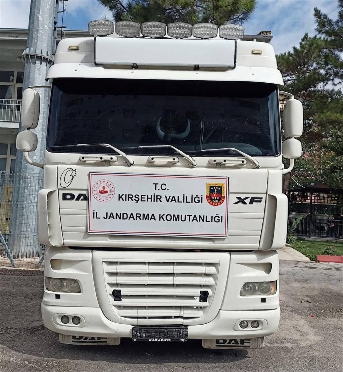 Kırşehir-Kayseri kara yolunda durdurulan tırın motor numarası başka araca ait çıktı