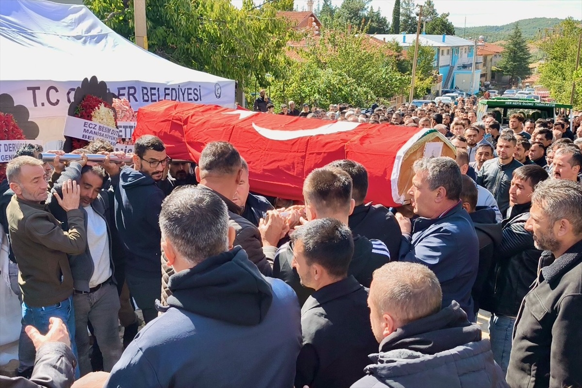 Manisa Soma'daki maden göçüğünde ölen İsa Olcay, Kütahya Gediz'de toprağa verildi