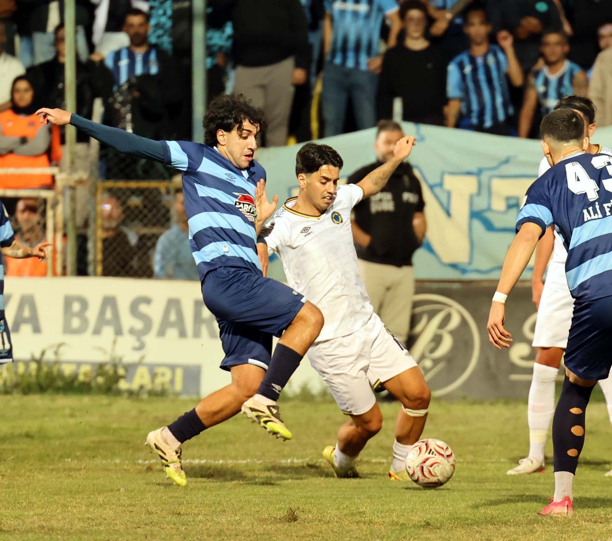 Menemen FK, Adana Demirspor'u 2-0 yenerek üst üste üçüncü galibiyetini aldı