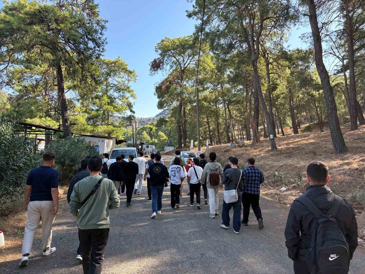Muğla'da yeni öğrenciler 'Gelin Tanış Olalım' projesiyle Dalyan'ı gezdi
