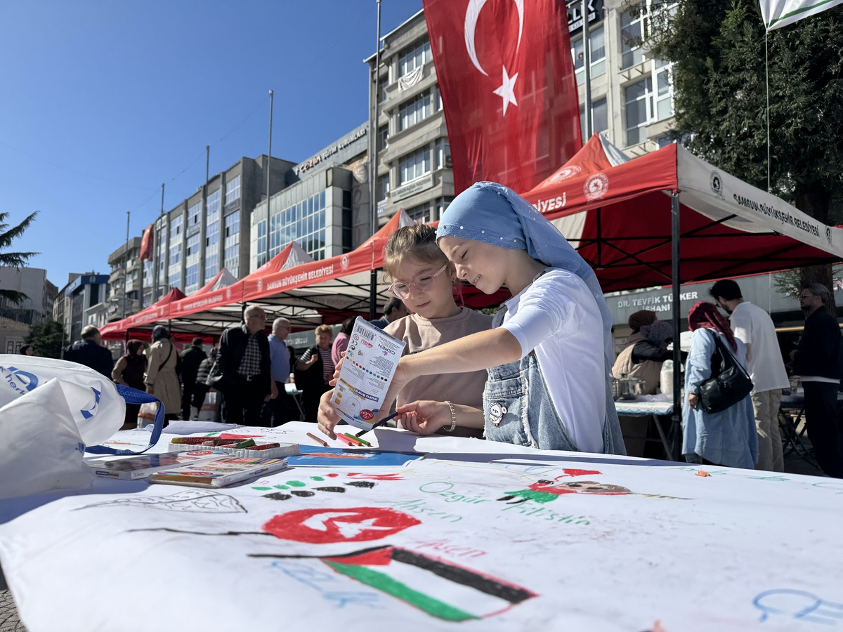 Samsun’da çocuklar, SBB katkısıyla Gazze’deki yaşıtları için resim çizdi