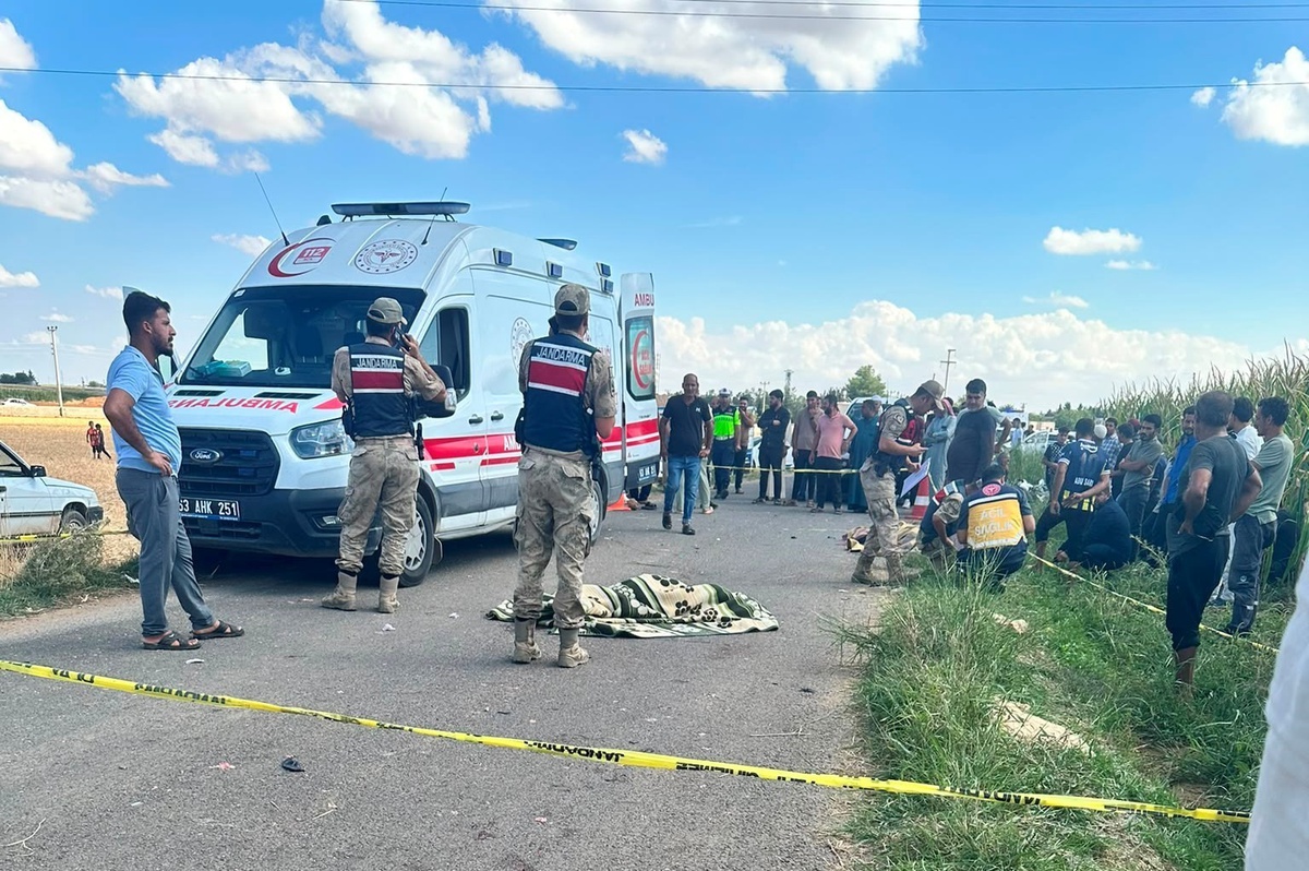 Şanlıurfa Akçakale'de motosiklet traktör mibzerine çarptı, 2 çocuk hayatını kaybetti