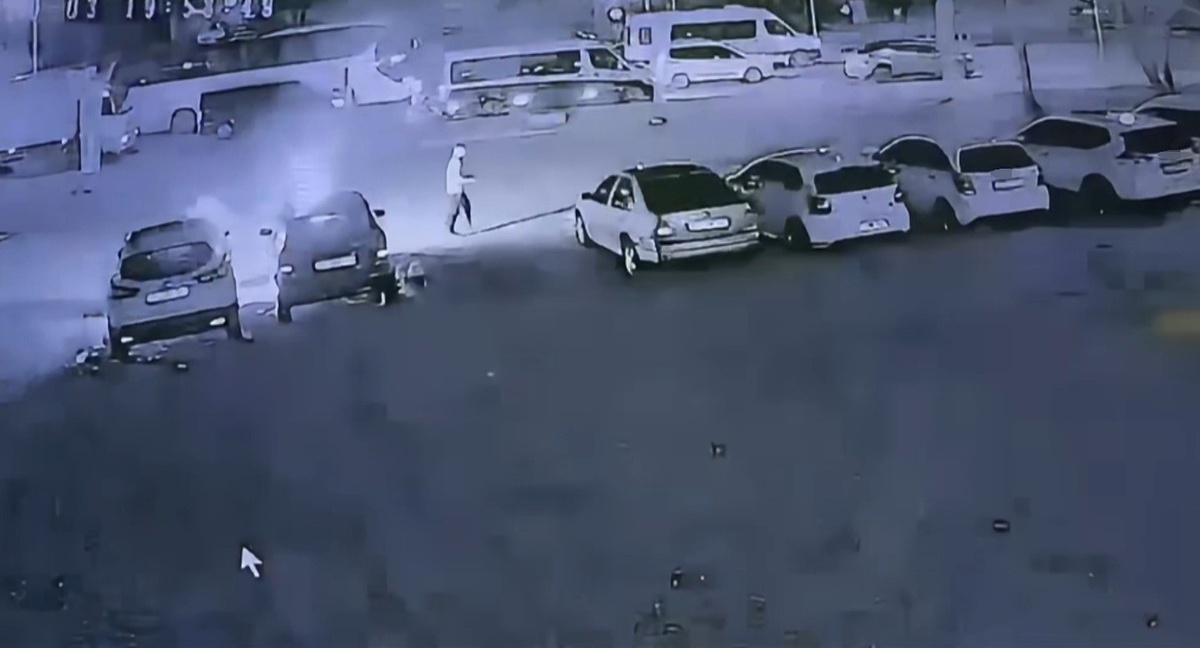 Serik'te oto galeride 6 aracı kundaklayan şüpheli polise teslim oldu