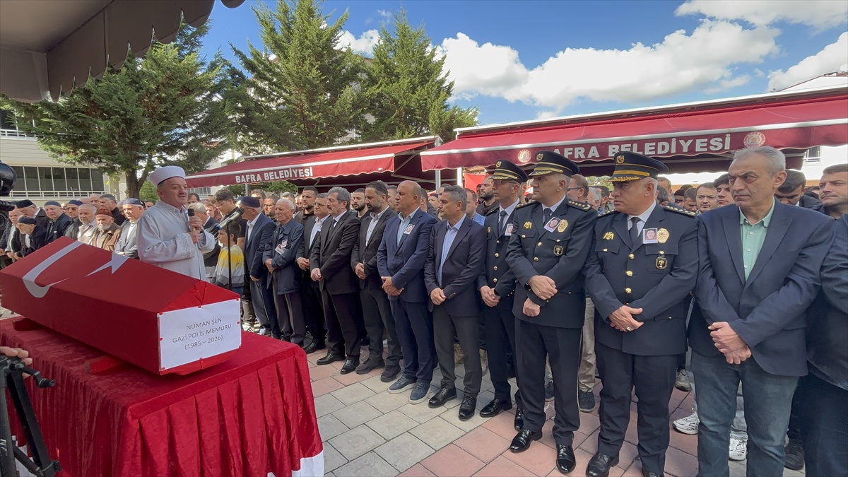 Sinop'ta alabora olan teknede ölen gazi polis Numan Şen Bafra'da defnedildi
