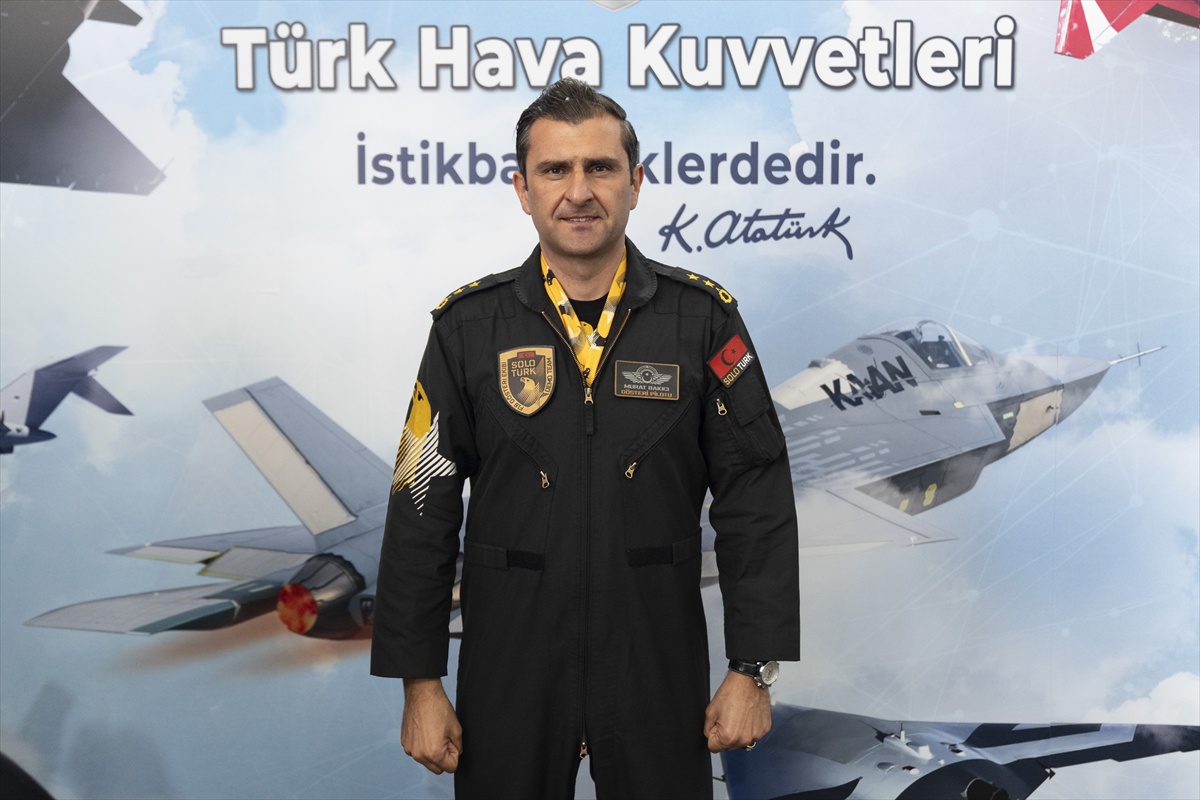 SOLOTÜRK pilotları Şanlıurfa'da gençlere pilotluk hayali aşıladı