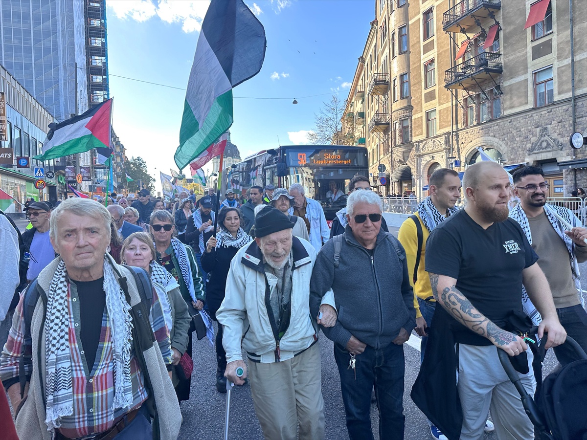 Stockholm Odenplan’da İsrail’in Gazze ve Lübnan’a yönelik saldırıları protesto edildi