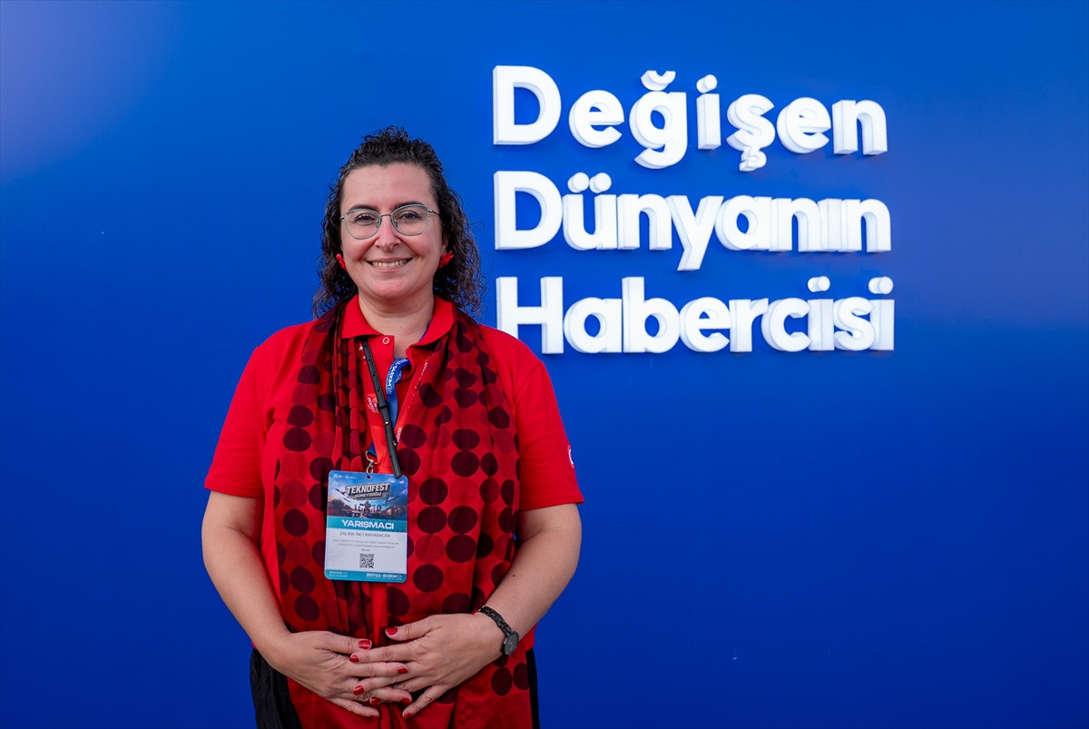 TEKNOFEST'te İpek İlkyaz ve Duru Nisa Seber, çip ve mozaik tasarımıyla birinci oldu