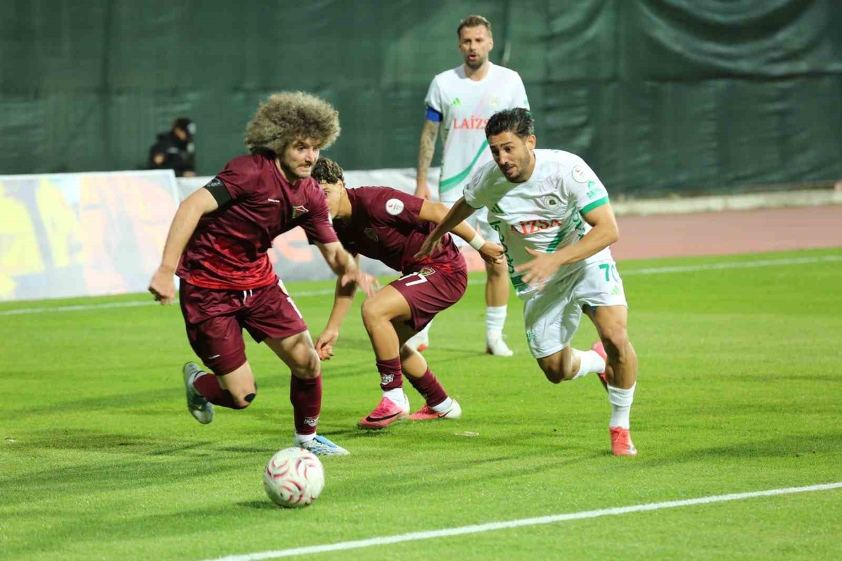 TFF 2. Lig Beyaz Grup'ta Isparta 32 Spor, konuk ettiği Hatayspor'u 1-0 mağlup etti