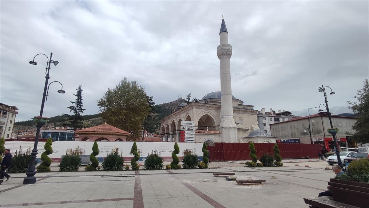 Tokat'ta Gülbahar Hatun Camisi'nin depreme dayanıksız minaresi yeniden inşa edildi