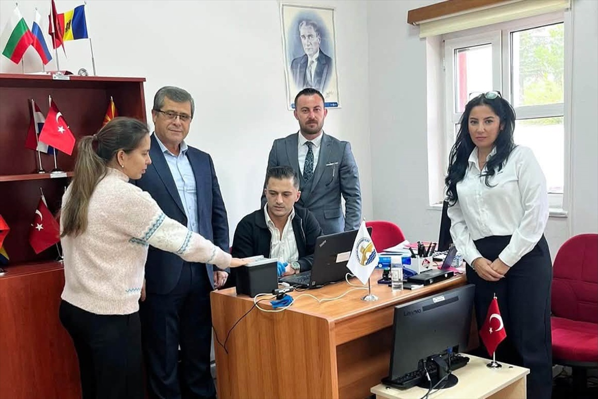 Trakya Üniversitesi'nde uluslararası öğrencilerin ikamet izni için parmak izi alındı