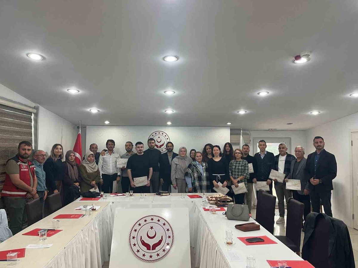 Yalova'da afet ve acil durum personeline psikolojik ilk yardım eğitimi verildi