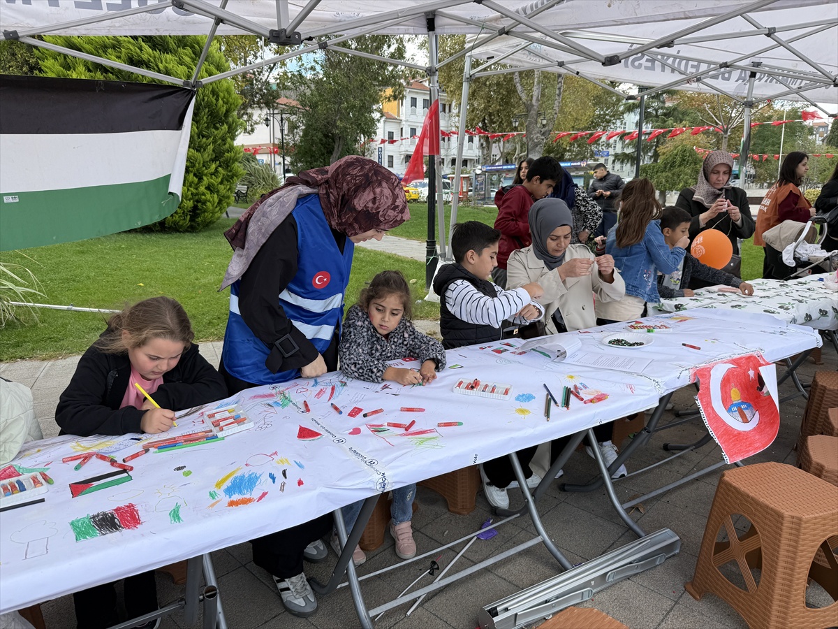 Yetim Vakfı Tekirdağ'da Filistinli çocuklar için resim etkinliği düzenledi
