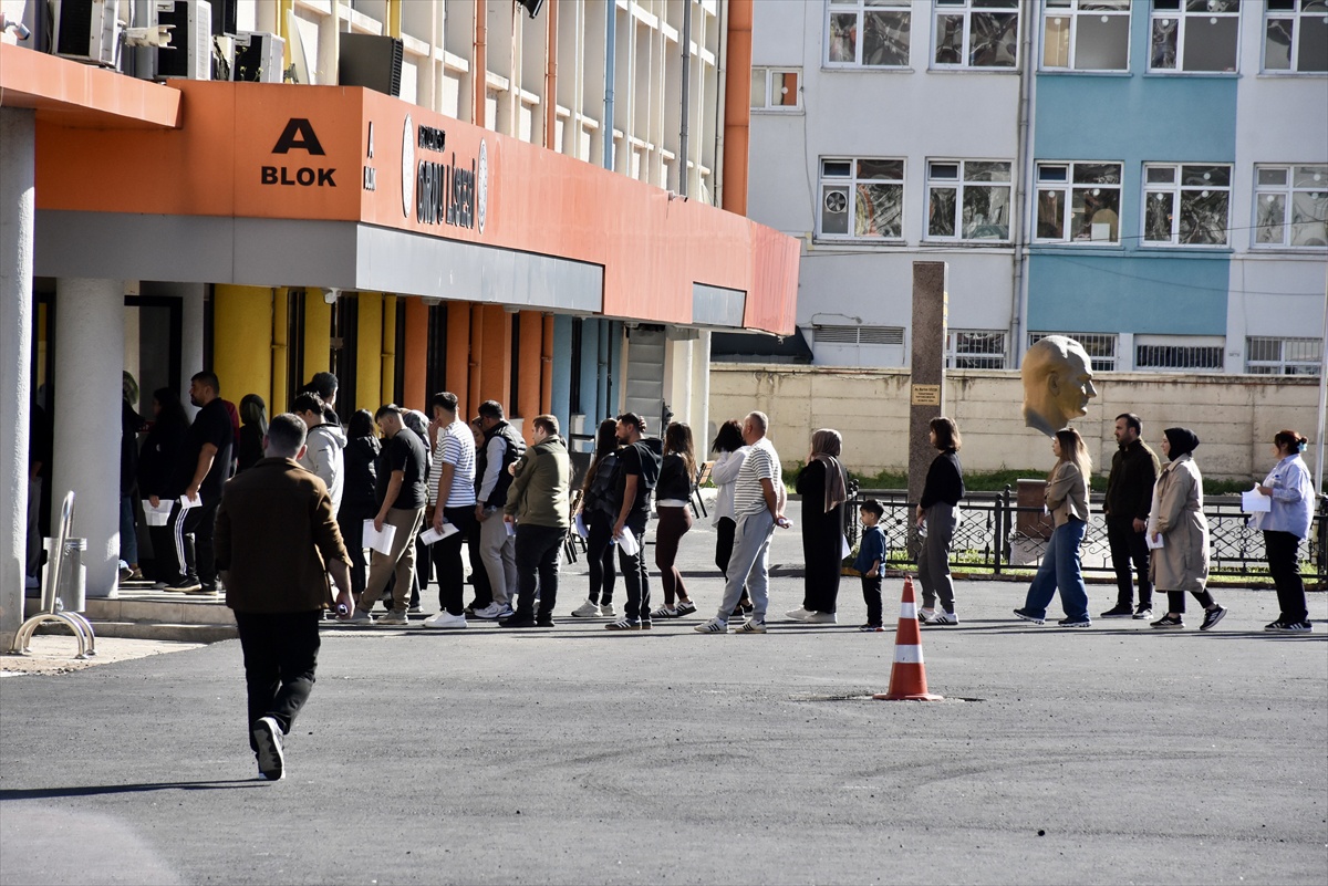 1 milyon 593 bin adayın başvurduğu 2026-KPSS ön lisans oturumu başladı