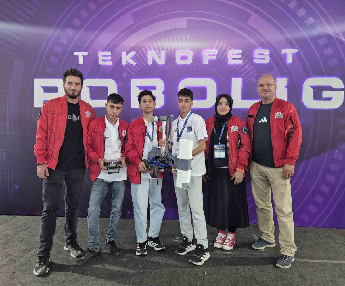 5 bin takım arasından finale kalan Pütürge Robotik Takımı Türkiye dördüncüsü oldu