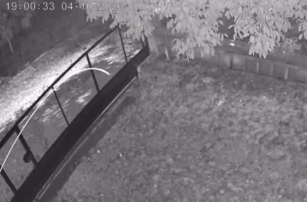 Adana Saimbeyli'de 4,4'lük deprem anı güvenlik kamerasına yansıdı
