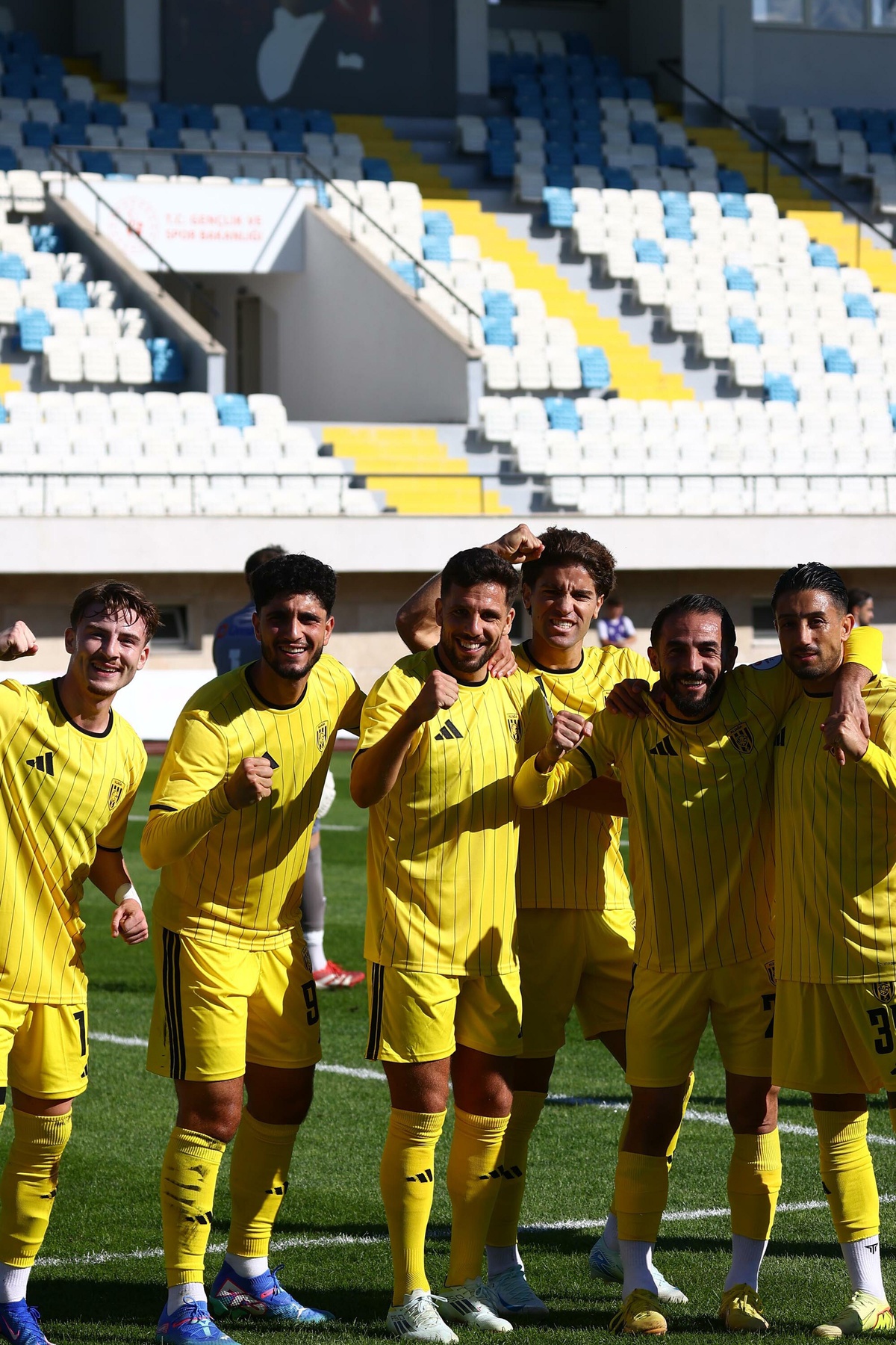 Aliağa FK deplasmanda Erbaaspor'u 4-2 yendi, 5 hafta sonunda 12 puan topladı