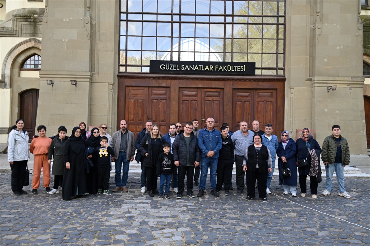 Anadoluyuz Biz Projesi'yle İstanbul Çatalca'dan gelen engelli gençler Edirne'yi gezdi