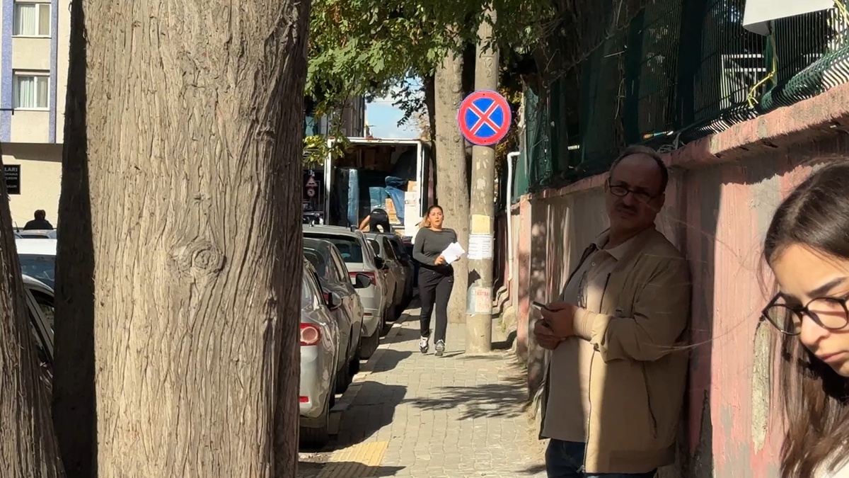 Avcılar'da KPSS'de aynı isimli iki okulu karıştıran bazı adaylar panik yaşadı