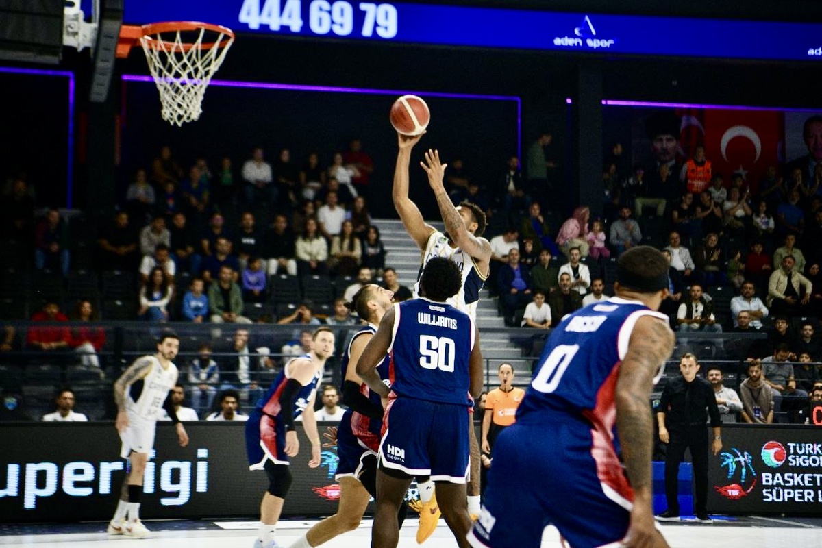 Bahçeşehir Koleji, Çayırova Belediyesi'ni 84-76 yenerek ligde galip geldi